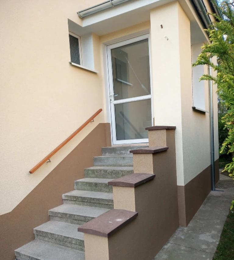 wejście do klatki schodowej